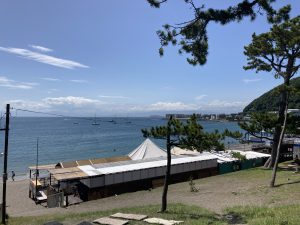 一色海岸から見る江ノ島